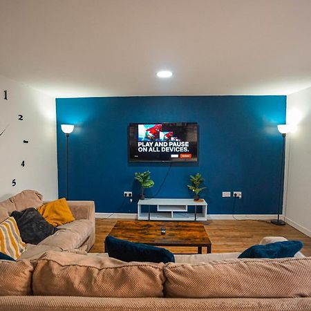 Private And Spacious 2 Bedroom House - Free Parking! Кардиф Екстериор снимка
