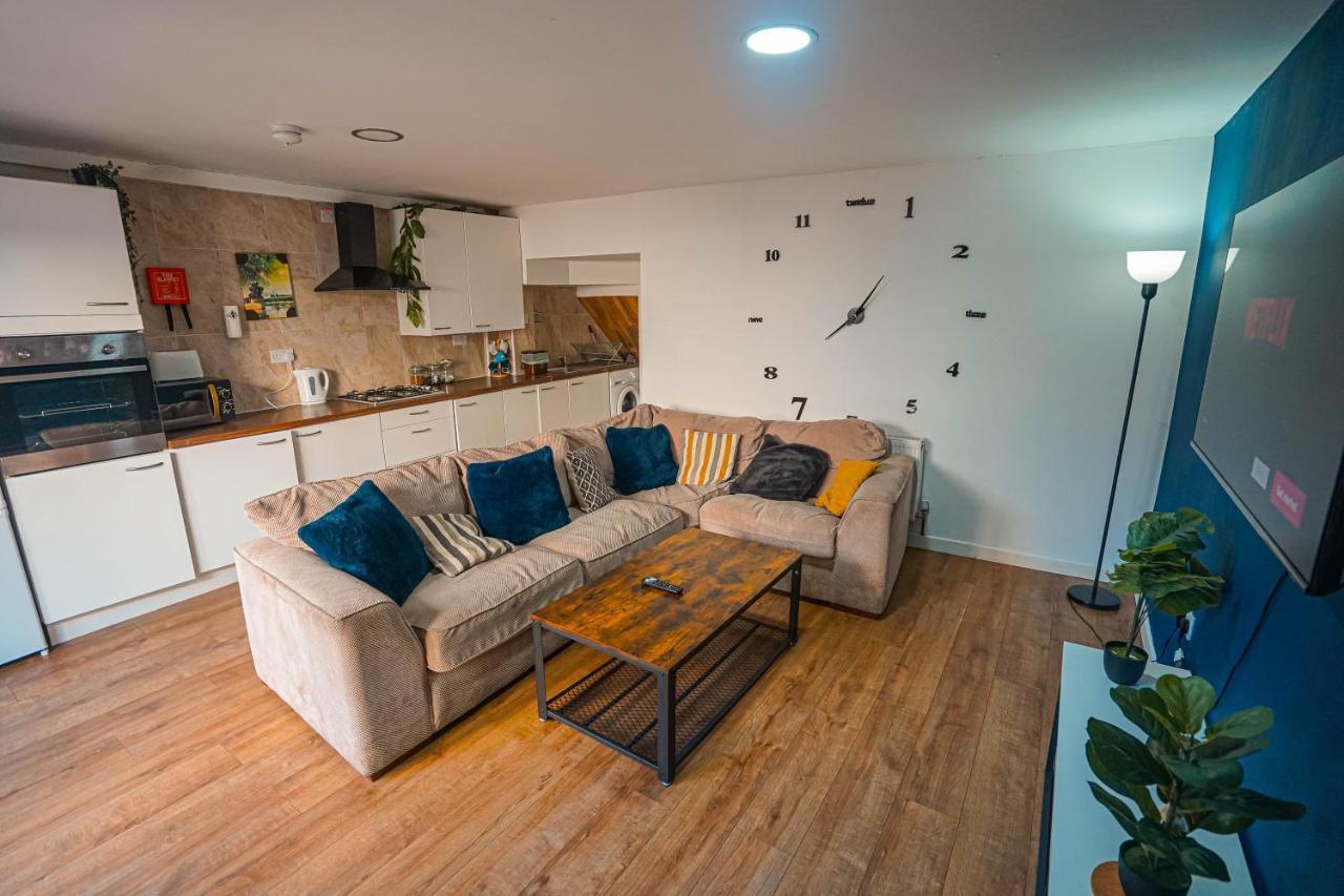 Private And Spacious 2 Bedroom House - Free Parking! Кардиф Екстериор снимка