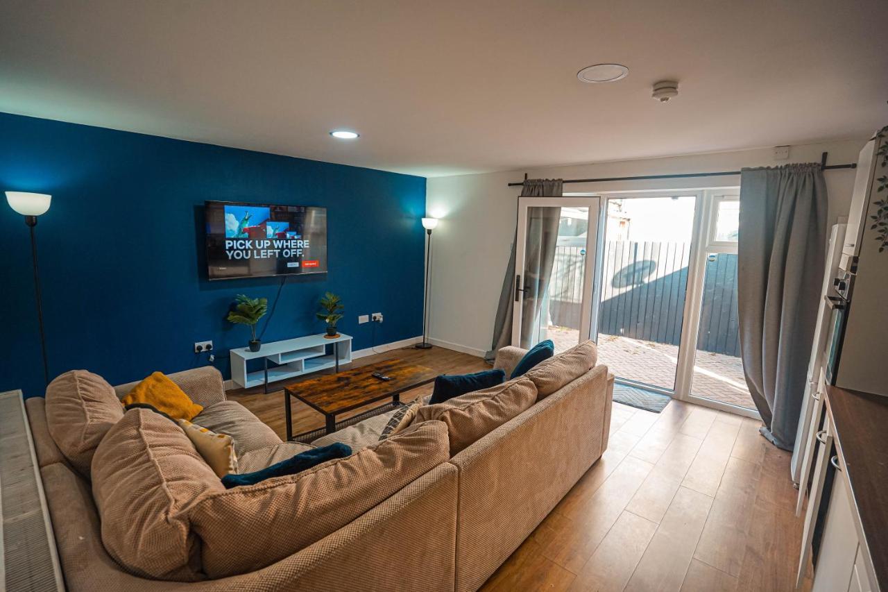 Private And Spacious 2 Bedroom House - Free Parking! Кардиф Екстериор снимка