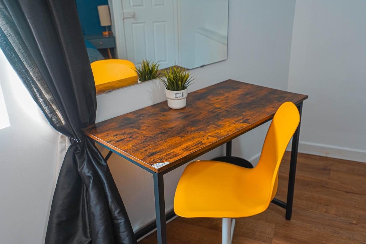Private And Spacious 2 Bedroom House - Free Parking! Кардиф Екстериор снимка