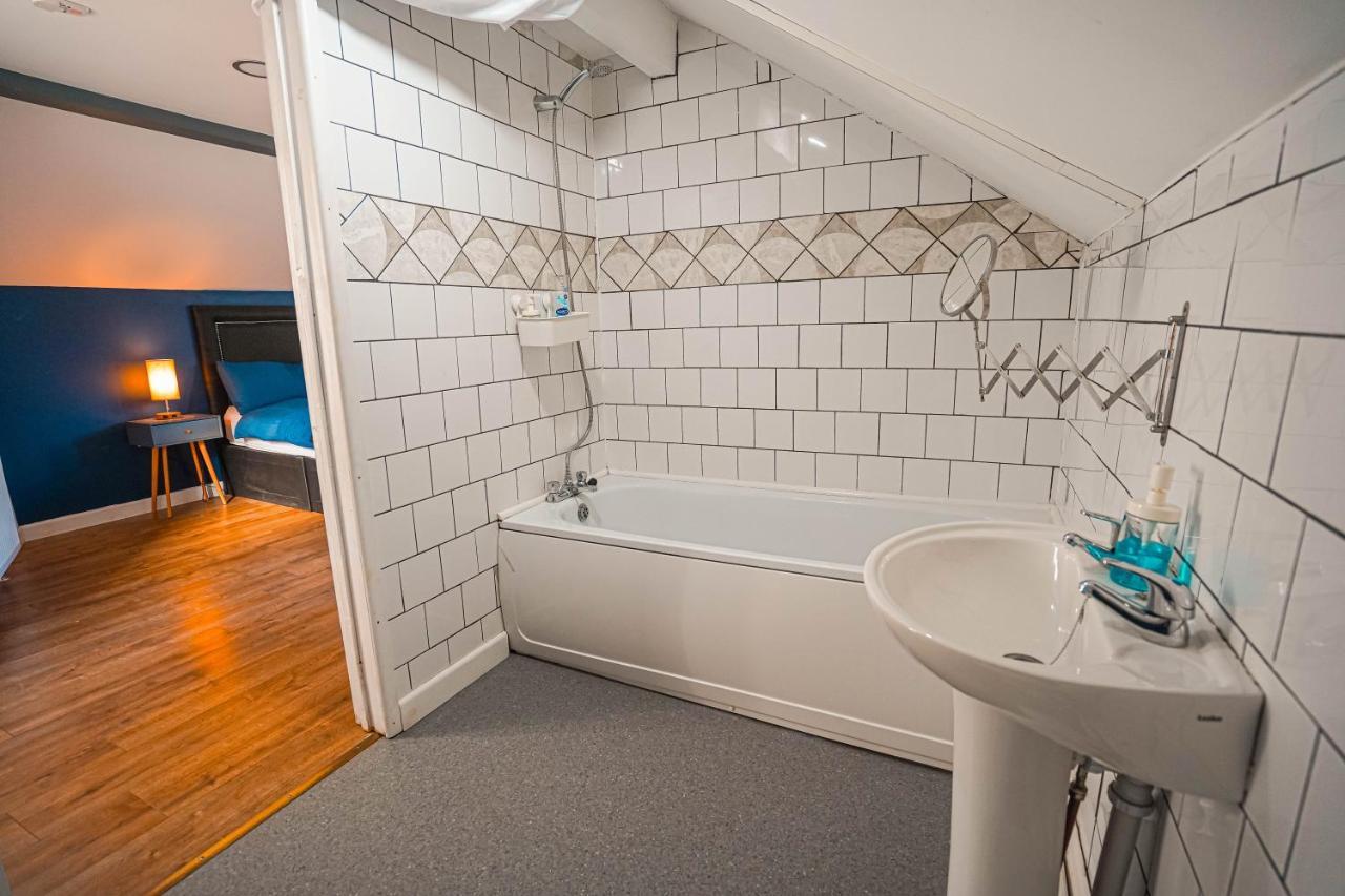 Private And Spacious 2 Bedroom House - Free Parking! Кардиф Екстериор снимка
