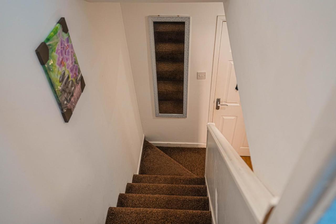 Private And Spacious 2 Bedroom House - Free Parking! Кардиф Екстериор снимка