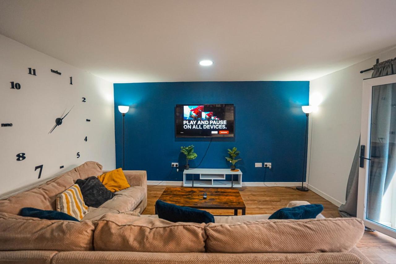 Private And Spacious 2 Bedroom House - Free Parking! Кардиф Екстериор снимка
