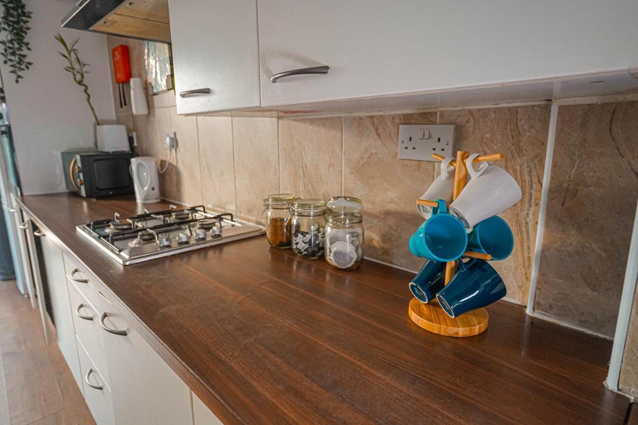 Private And Spacious 2 Bedroom House - Free Parking! Кардиф Екстериор снимка