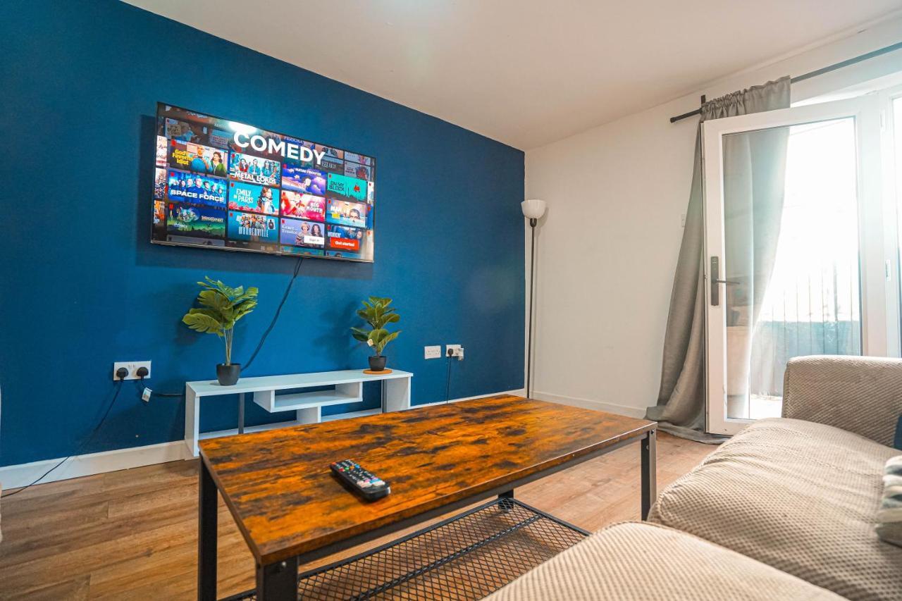 Private And Spacious 2 Bedroom House - Free Parking! Кардиф Екстериор снимка